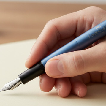 ▷ ESTILOGRÁFICA ESSENTIO ALUMINIO AZUL M FABER-CASTELL | Taine - Imagen 2
