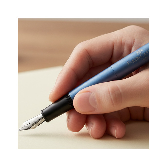 ▷ ESTILOGRÁFICA ESSENTIO ALUMINIO AZUL M FABER-CASTELL | Taine - Imagen 2