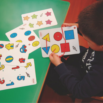 ▷ TRIS TRAS JUEGO HILADO 5 TARJETAS+5 CORDONES HENBEA | Taine - Imagen 2