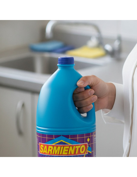 ▷ LEJIA CON DETERGENTE 2 LITROS SARMIENTO Q03013 BOTE AZUL | Taine - Imagen 2