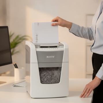 ▷ DESTRUCTORA LEIZ IQ AUTO+ PARA P.OFICINA 100 P5 AUTOALIMENTACIÓN BLANCA | Taine - Imagen 2