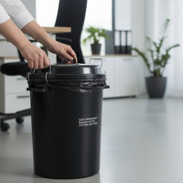 ▷ CUBO DARLIM NEGRO BASURA PLÁSTICO CON TAPA 100 LITROS | Taine - Imagen 2